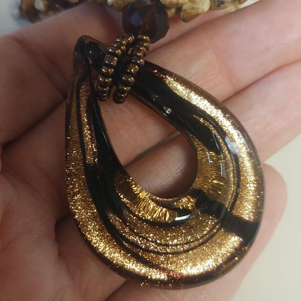EUC Costume Jewlery Pendant Necklace